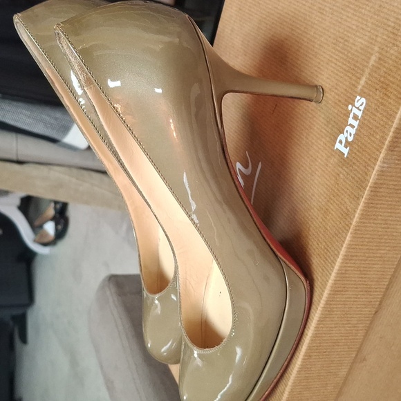Louboutin Pumps  size 37 1/2. - Picture 3 of 8